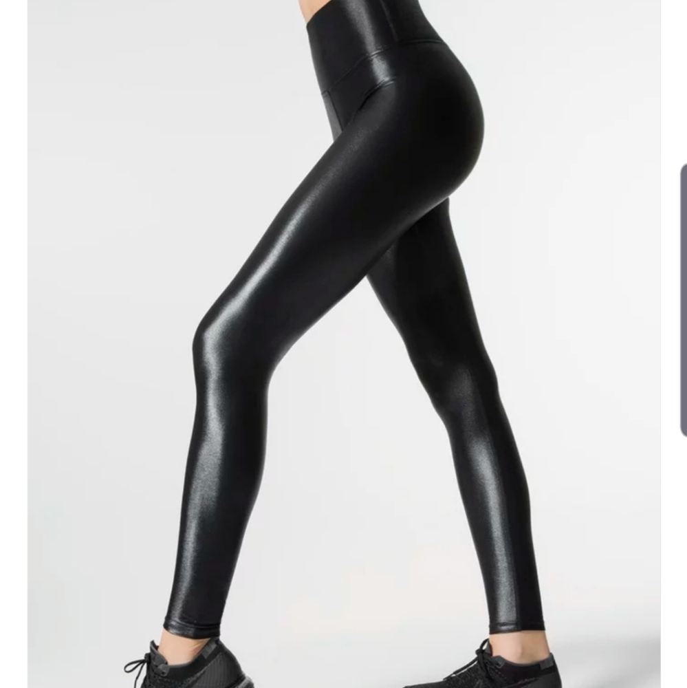 Brand new  Size L Takara Carbon38 black leggings